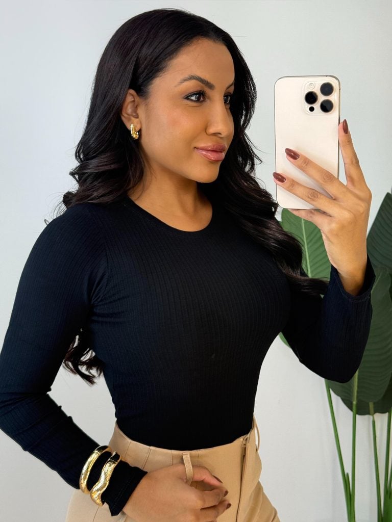 blusa canelada gola redonda (preto)