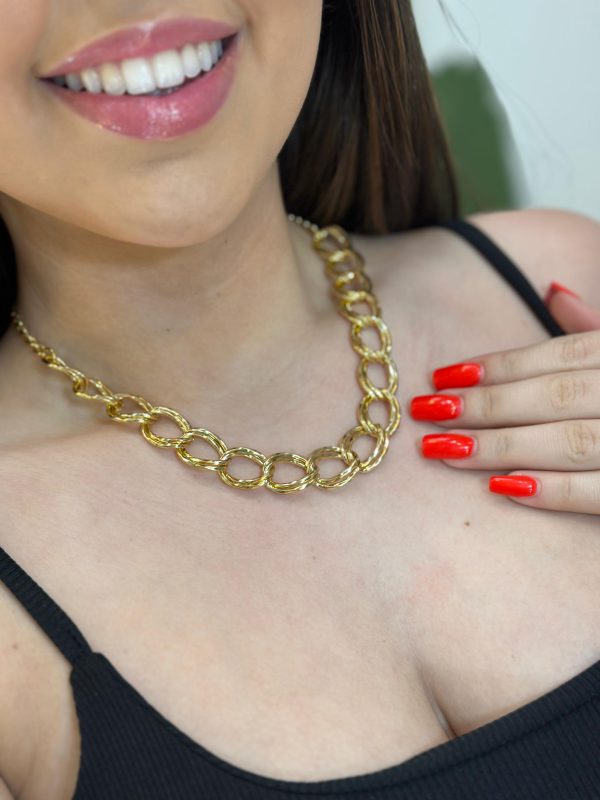 colar dourado