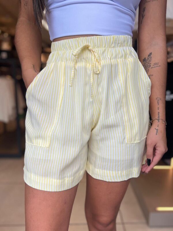 short listrado (amarelo manteiga) short listrado (amarelo manteiga)