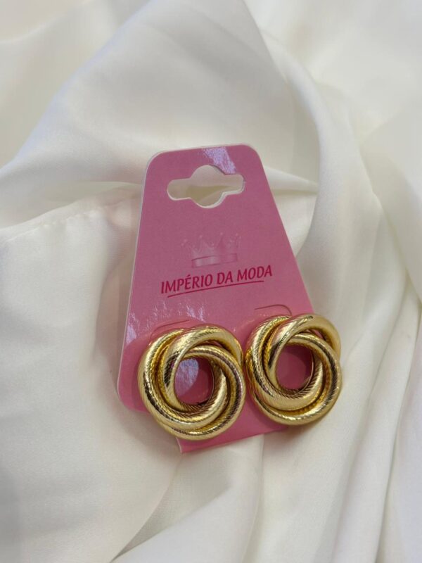 brinco (dourado) brinco (dourado)