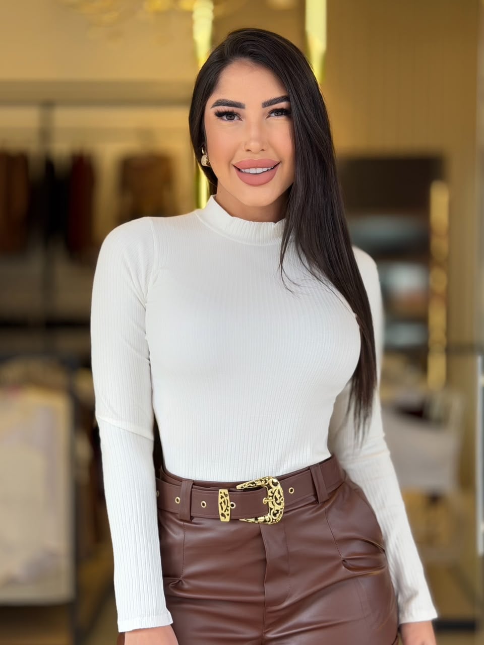 blusa canelada gola (off white)