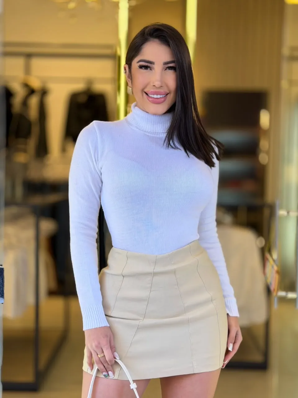 short saia (nude)